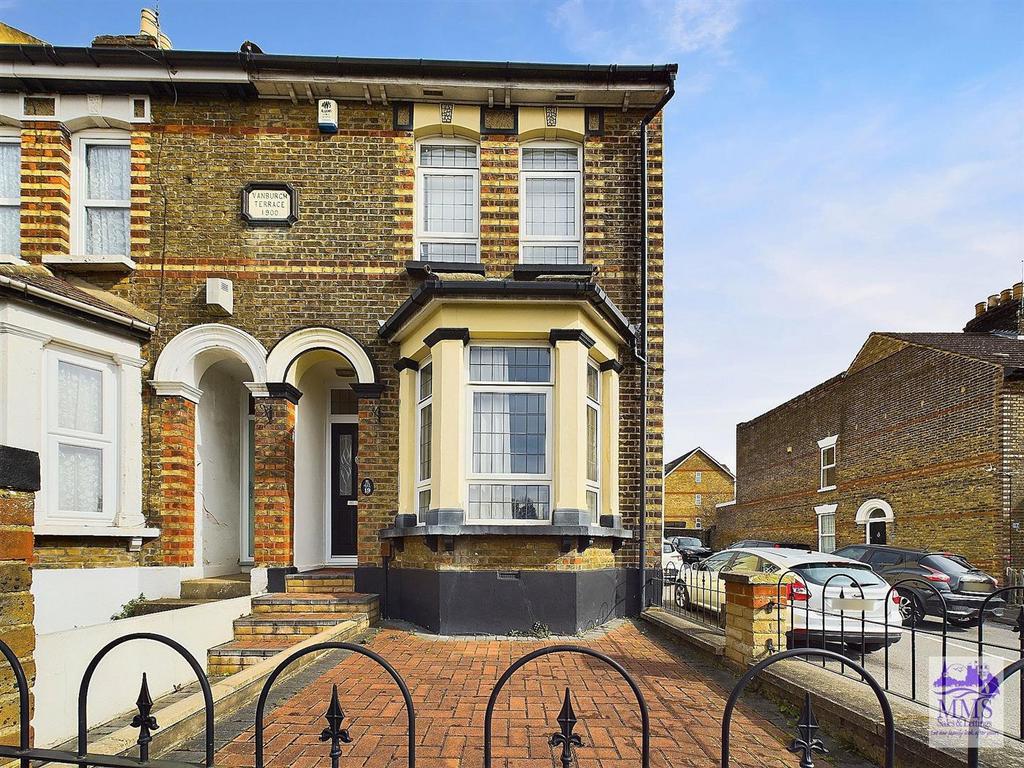 Mill Road, Frindsbury 3 bed end of terrace house for sale £225,000