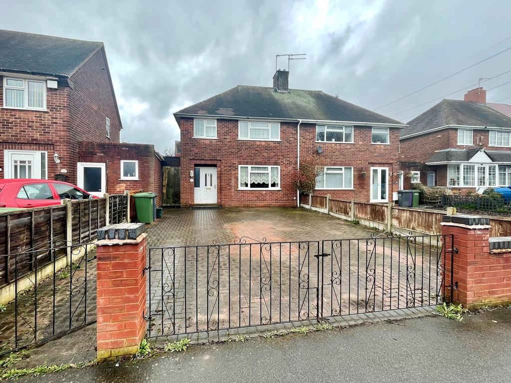 Olinthus Avenue, Wednesfield, Wolverhampton, WV11 3 bed semidetached