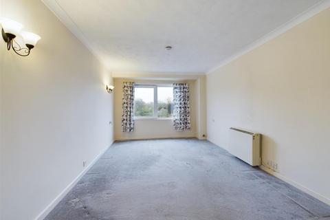 1 bedroom flat for sale, Oak Road, Crawley RH11