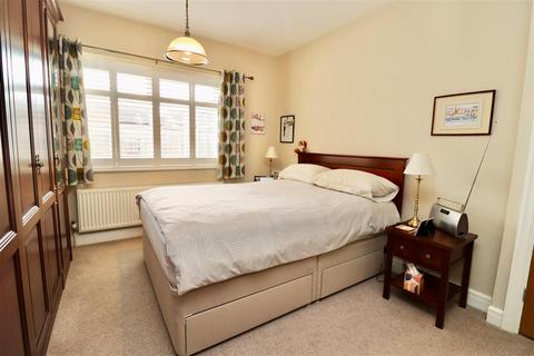 2 bedroom detached bungalow for sale - Elvington Park, Elvington, York