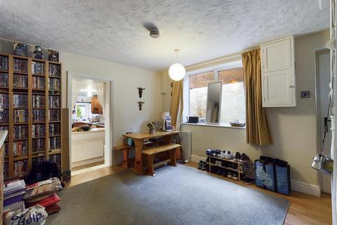 9 Alpha Road, Crawley, RH11 7BH