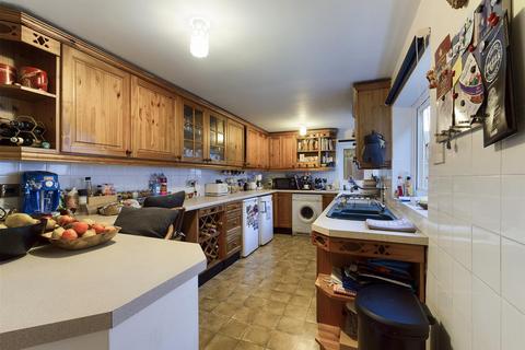 9 Alpha Road, Crawley, RH11 7BH