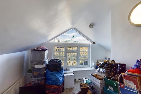 9 Alpha Road, Crawley, RH11 7BH