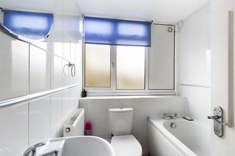14 Ashburnham Road, Crawley, RH10 6QZ