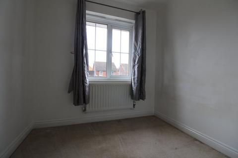 3 bedroom terraced house to rent, Sage Close, Biggleswade, SG18