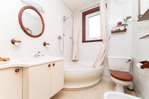 40 Wellington Road, London, W5 4UH