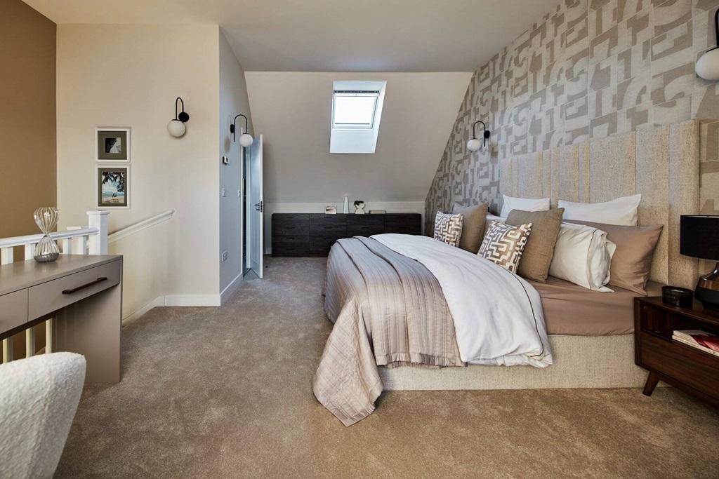 An en-suite shower room sits off the main bedroom
