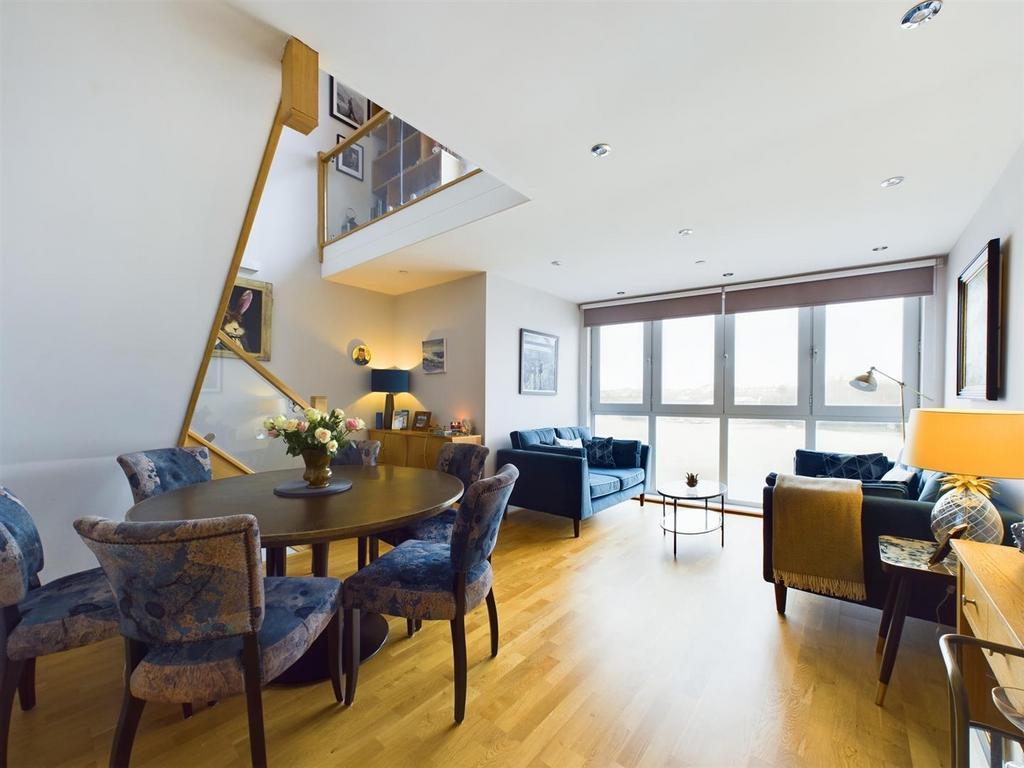 Lounge 3.jpg