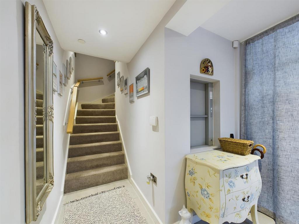 Entrance hall.jpg