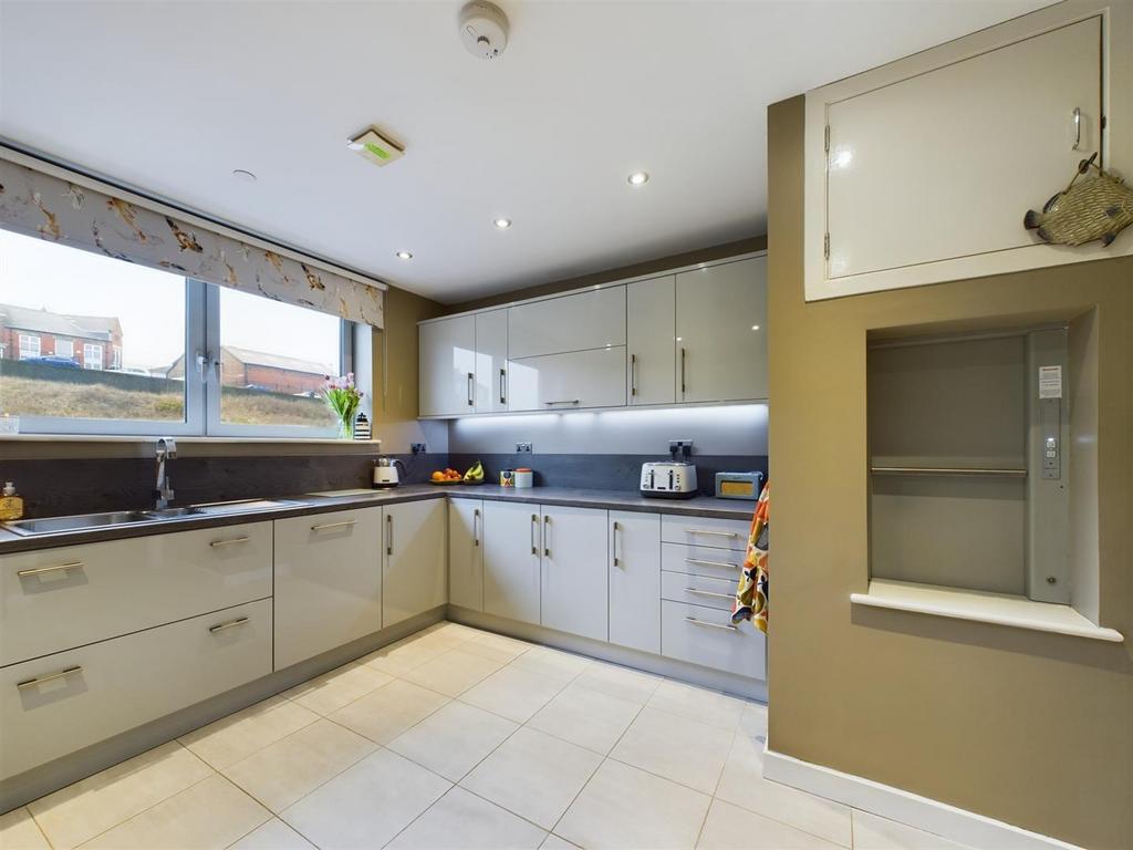 Kitchen 2.jpg