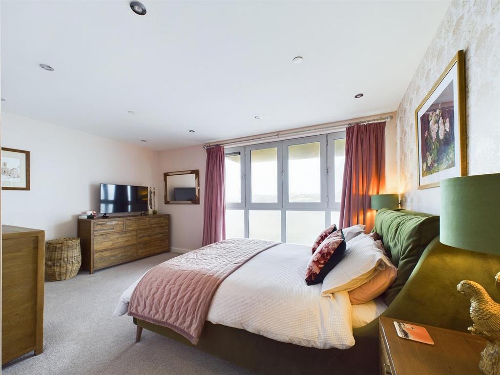 Bed 1.jpg