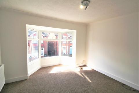 2 bedroom flat to rent, East Park, Southgate RH10