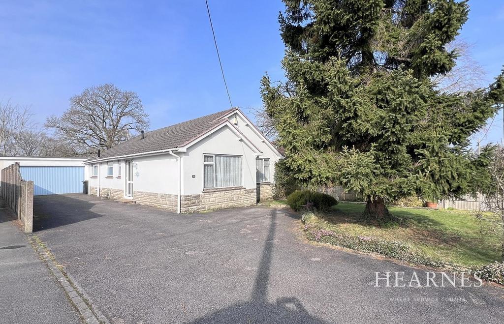 Bracken Road, Ferndown, BH22 2 bed detached bungalow for sale £495,000