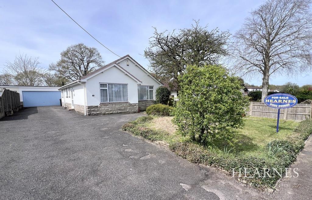Bracken Road, Ferndown, BH22 2 bed detached bungalow for sale £450,000