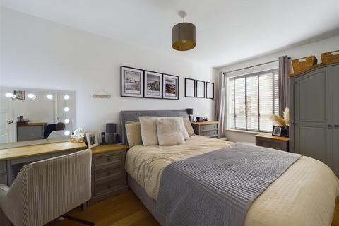 8 Bedivere Road, Crawley, RH11 0FY