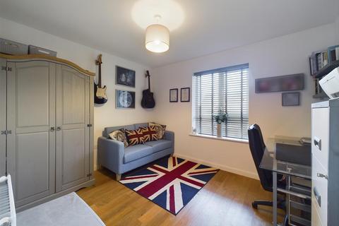 8 Bedivere Road, Crawley, RH11 0FY