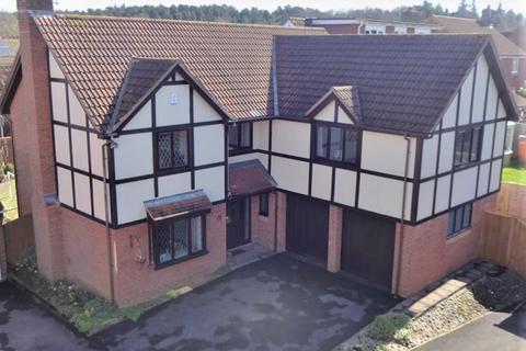 5 Baldwin Close, Maidenbower, Crawley, RH10 7JA