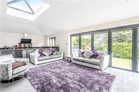 3 bedroom detached house for sale, Speldhurst Close, Bromley, BR2