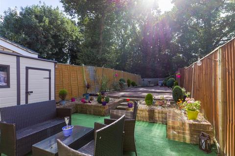 35 Ardingly Close, Crawley, RH11 0AA