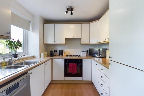 35 Ardingly Close, Crawley, RH11 0AA