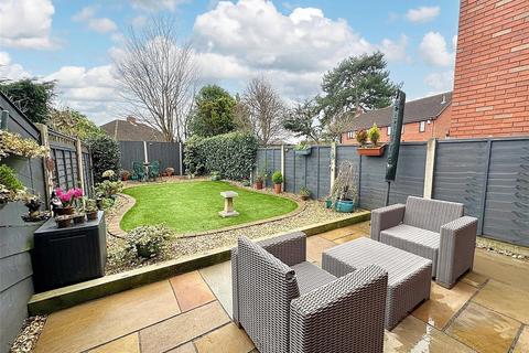 15 Crofters Close, Stourbridge, DY8 1NU