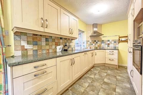 3 bedroom detached bungalow to rent - Somersby Road, Nottingham NG5