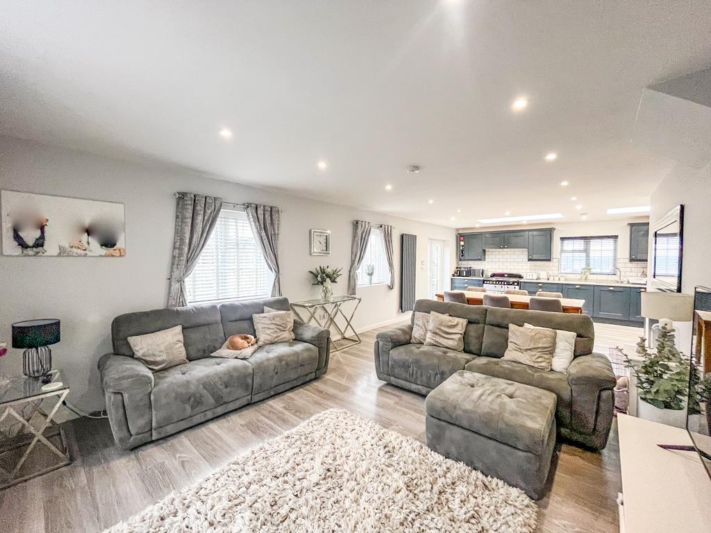 Open plan kitchen/living/dining area