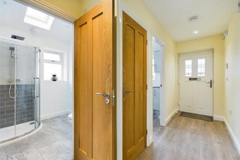 25a Burrows Road, Kingswinford, DY6 8LS