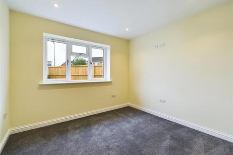 25a Burrows Road, Kingswinford, DY6 8LS