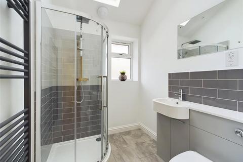 25a Burrows Road, Kingswinford, DY6 8LS