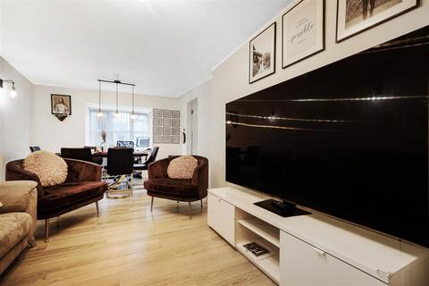 2 bedroom apartment for sale, Conifer Way, Wembley