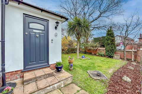 4 bedroom semi-detached house for sale, Main Road, Hawkwell SS5