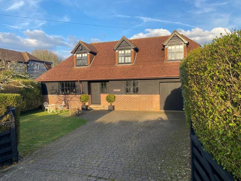 Berrys Green Road, Biggin Hill TN16 4 bed detached house for sale £