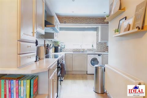37 Markham Avenue, Carcroft, Doncaster, DN6 8DT