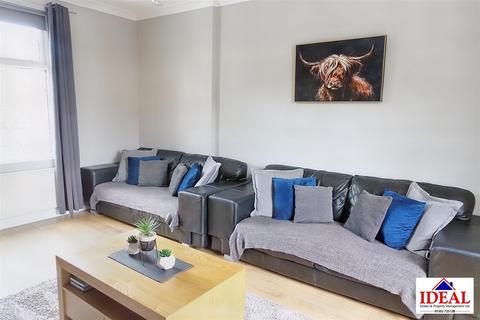 37 Markham Avenue, Carcroft, Doncaster, DN6 8DT