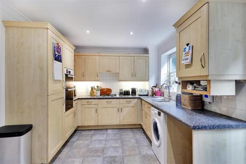 3 bedroom terraced house for sale, London Road, Westerham TN16