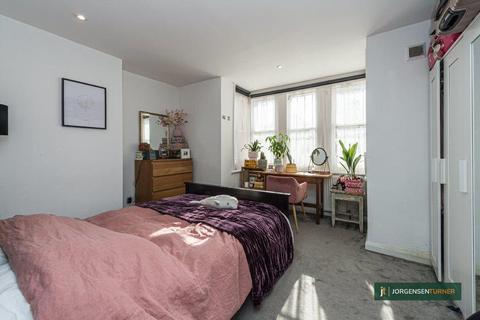 2 bedroom flat to rent, Victoria Road, NW6