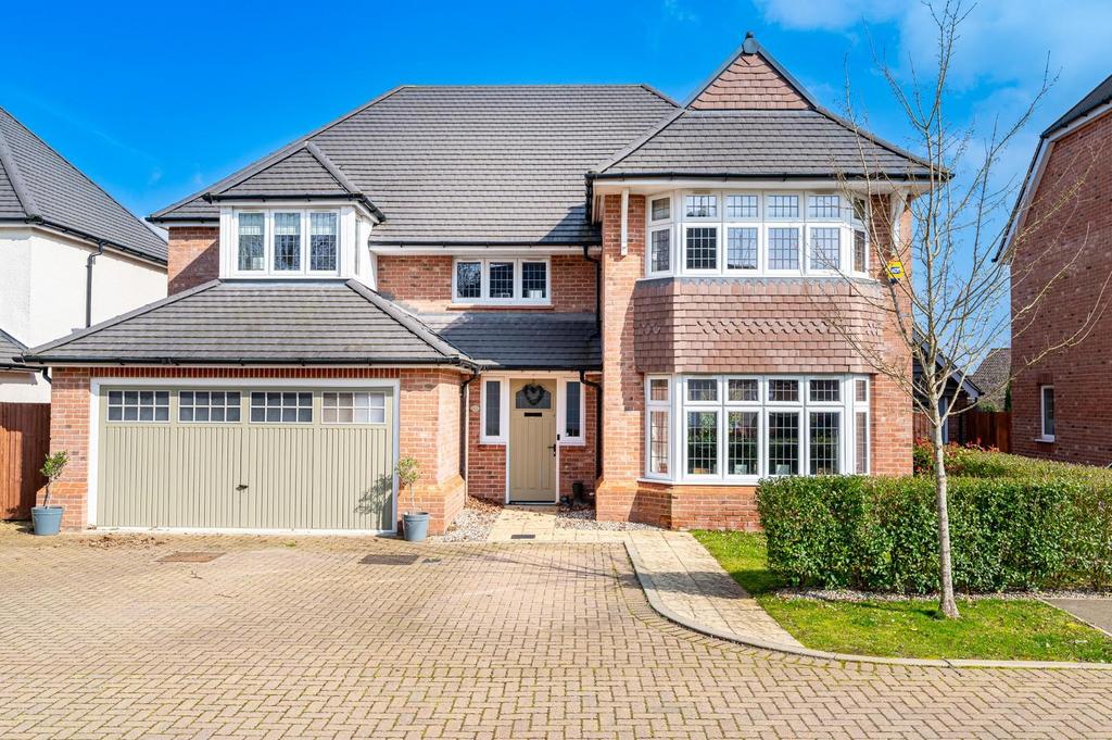 Hedgerow Grove, Dunmow 4 bed detached house for sale £850,000