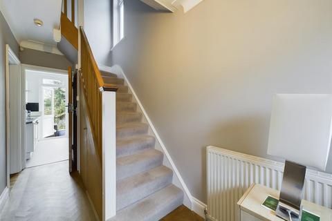 17 Walnut Way, Buckhurst Hill, IG9 6HU