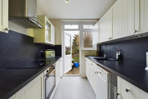 17 Walnut Way, Buckhurst Hill, IG9 6HU