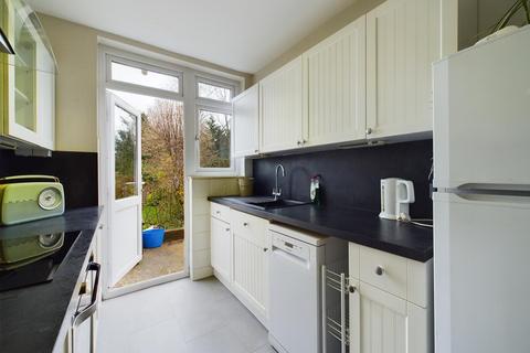 17 Walnut Way, Buckhurst Hill, IG9 6HU