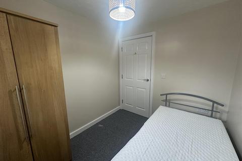 2 bedroom apartment to rent, Cashel Court Swinton