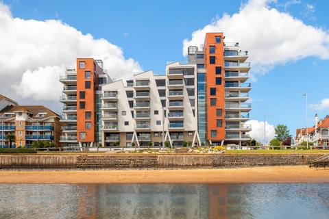 3 bedroom flat for sale, The Leas, Westcliff-On-Sea SS0