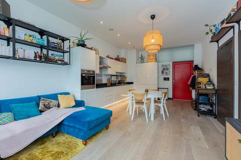 2 bedroom flat for sale, Stanley Kubrick Road, Uxbridge UB9