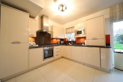 4 bedroom terraced house for sale, Chaucer Close, London