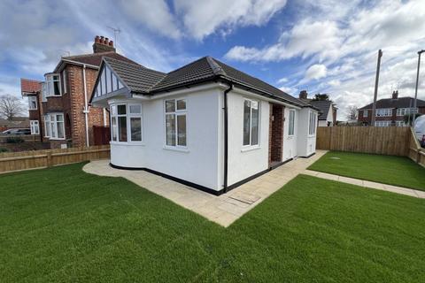3 bedroom bungalow to rent, Hadley Road, Walton, Peterborough