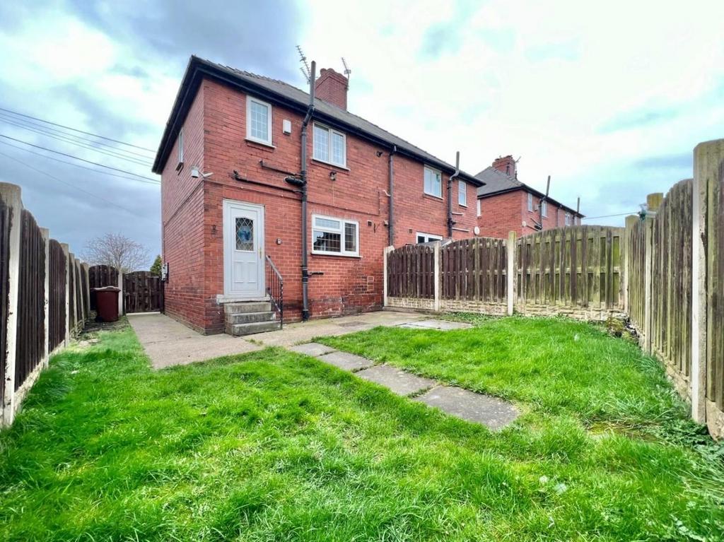 Warren Quarry Lane, Barnsley 2 bed semidetached house for sale £130,000