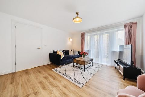 2 bedroom flat for sale, Alleon Court, Low Lane, LS18