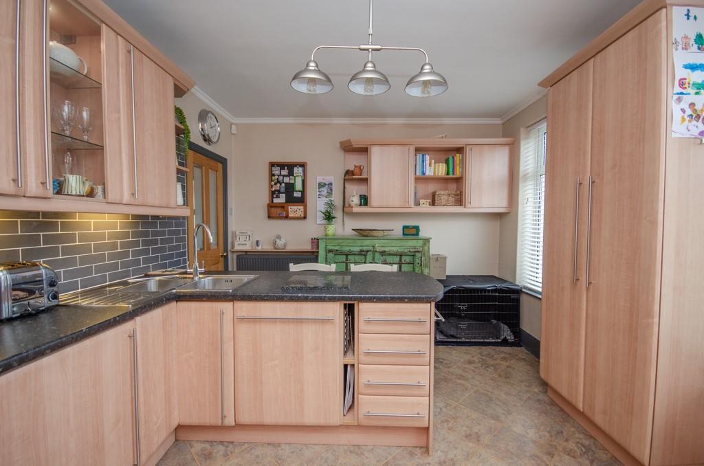 Kitchen pic 2.jpg