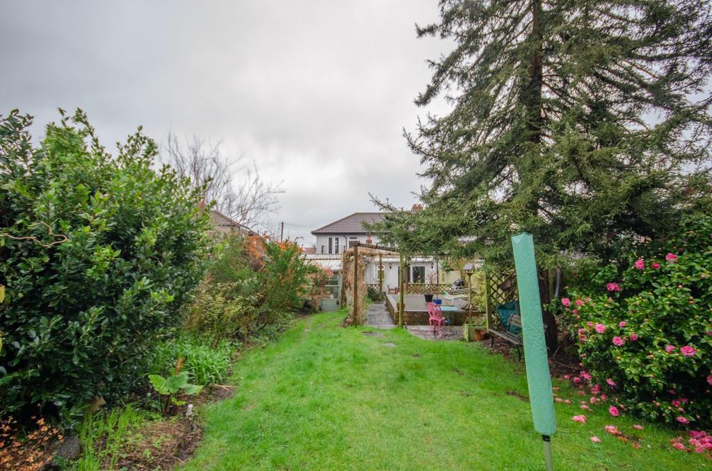 Rear garden pic 5.jpg